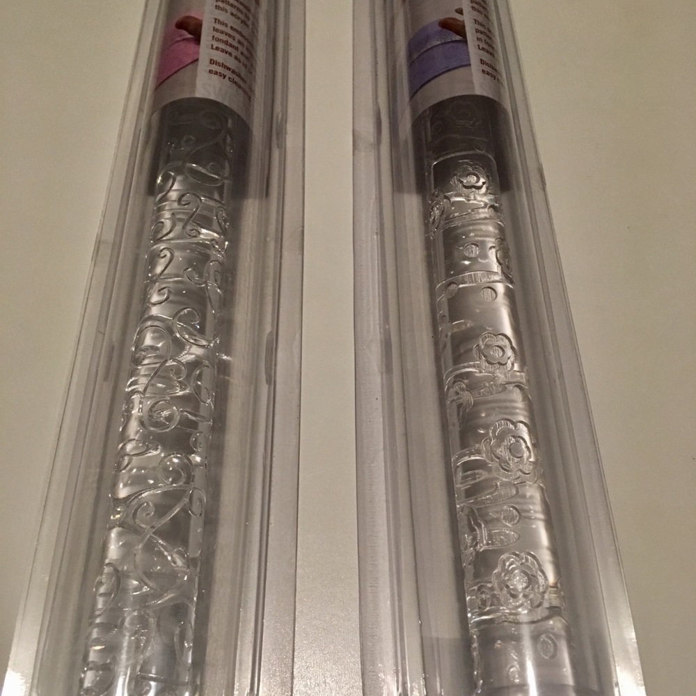 Embossed Fondant Rolling Pin by Cake Boss… - Picture 3 of 7